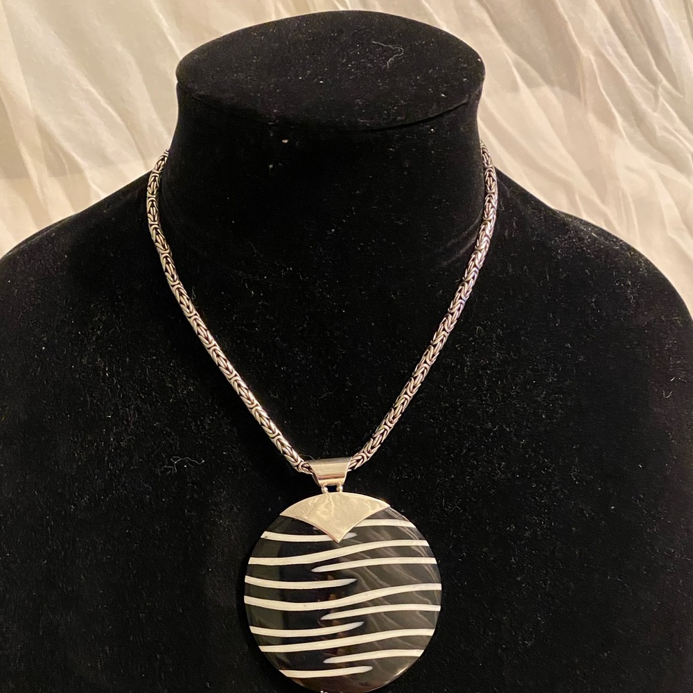 Stunning .925 silver necklace with stunning charm.